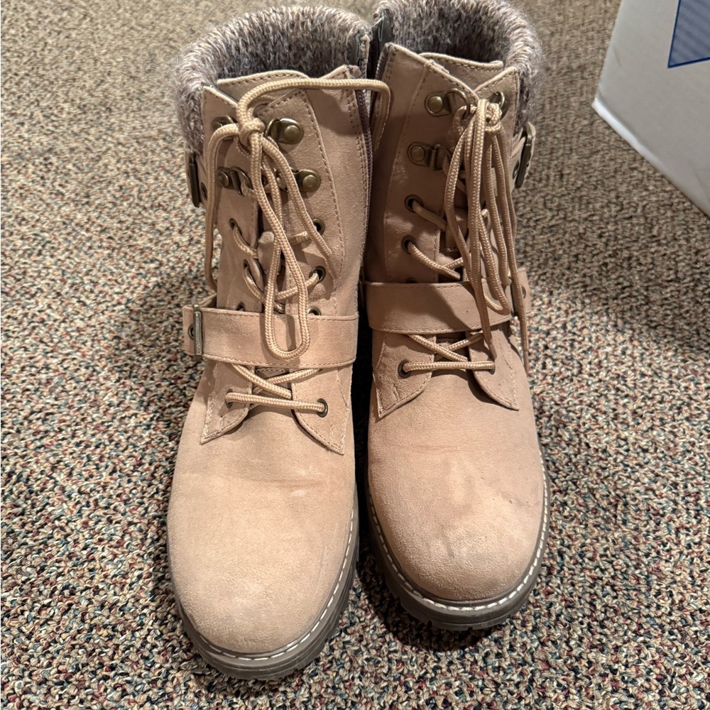 American Eagle Outfitters Tan Lace Up Boots with Plush Lining